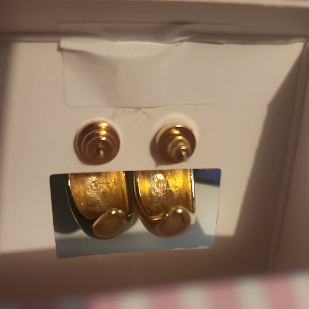 House of Harlow 1960 Shiny Gold Teardrop Earrings - Picture 2 of 3